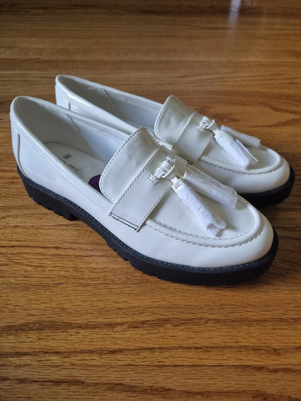Bandolino White Patent Tassel Loafers, size 6,5 NWOB